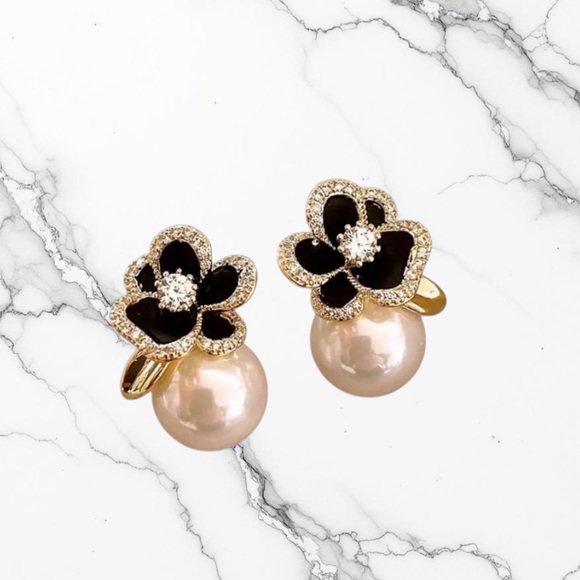 Elegant Gold and Black Floral Pearl Earrings in a Black Jewelry Box - Picture 9 of 10